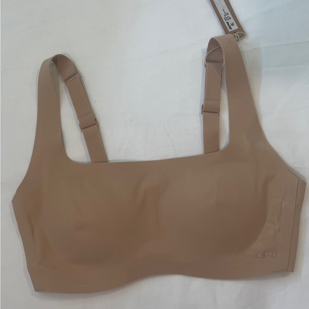 Skims SCOOP BRALETTE
SzXXS
- Latte - Picture 5 of 9